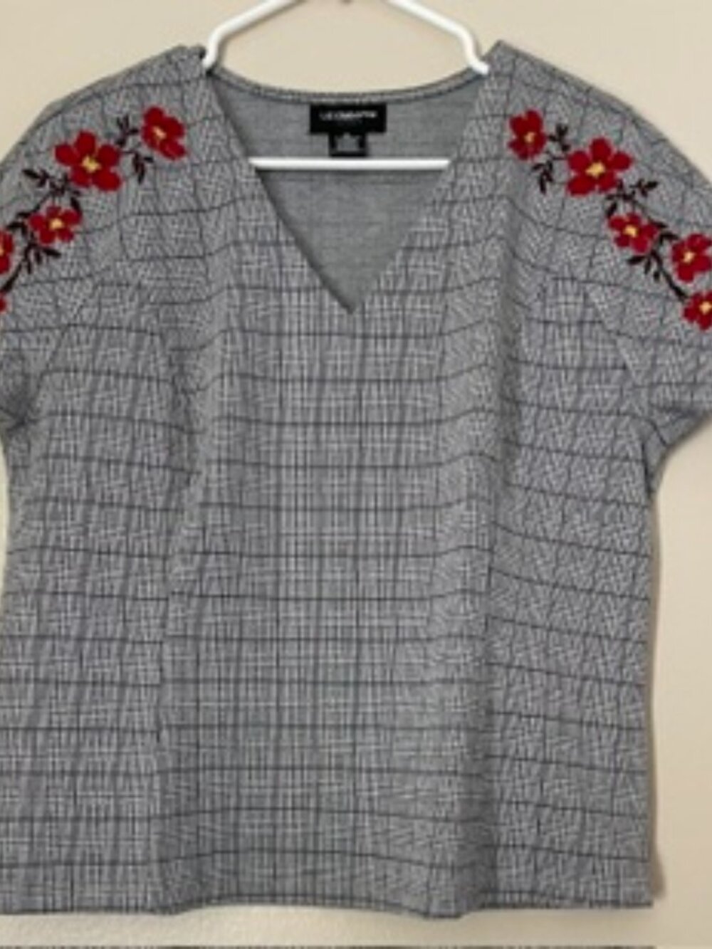 Liz Claiborne Plaid embroidered top